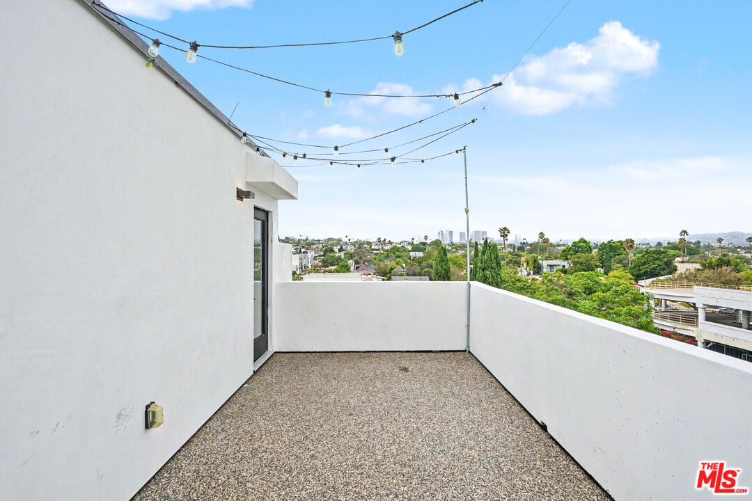 1907 S Corning St Unit: 1