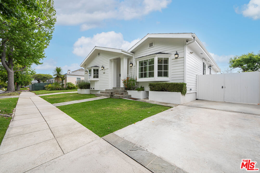1908 S Durango Ave