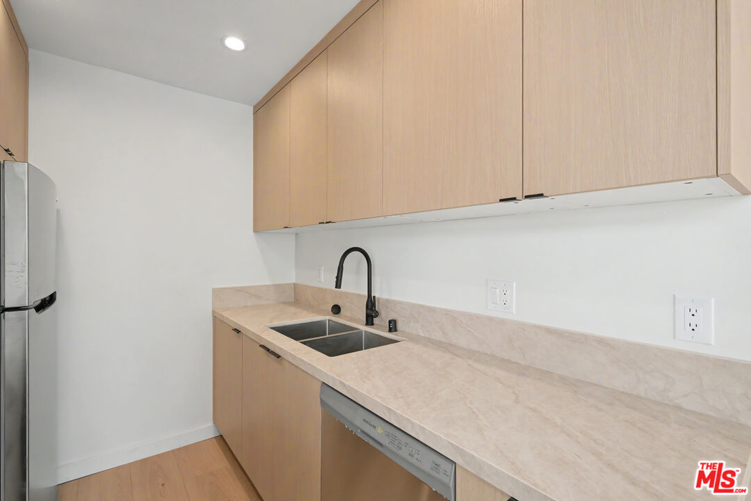 1445 S Sherbourne Dr Unit: 15