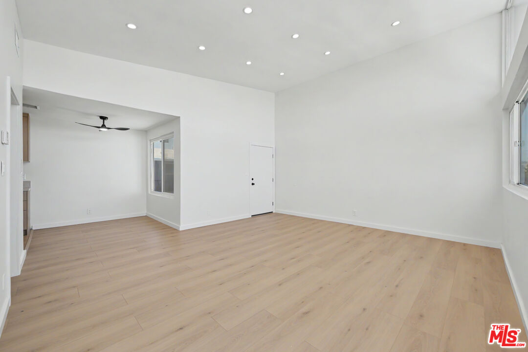 1445 S Sherbourne Dr Unit: 15