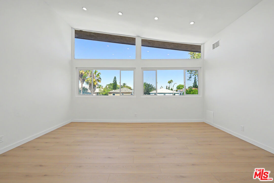 1445 S Sherbourne Dr Unit: 15