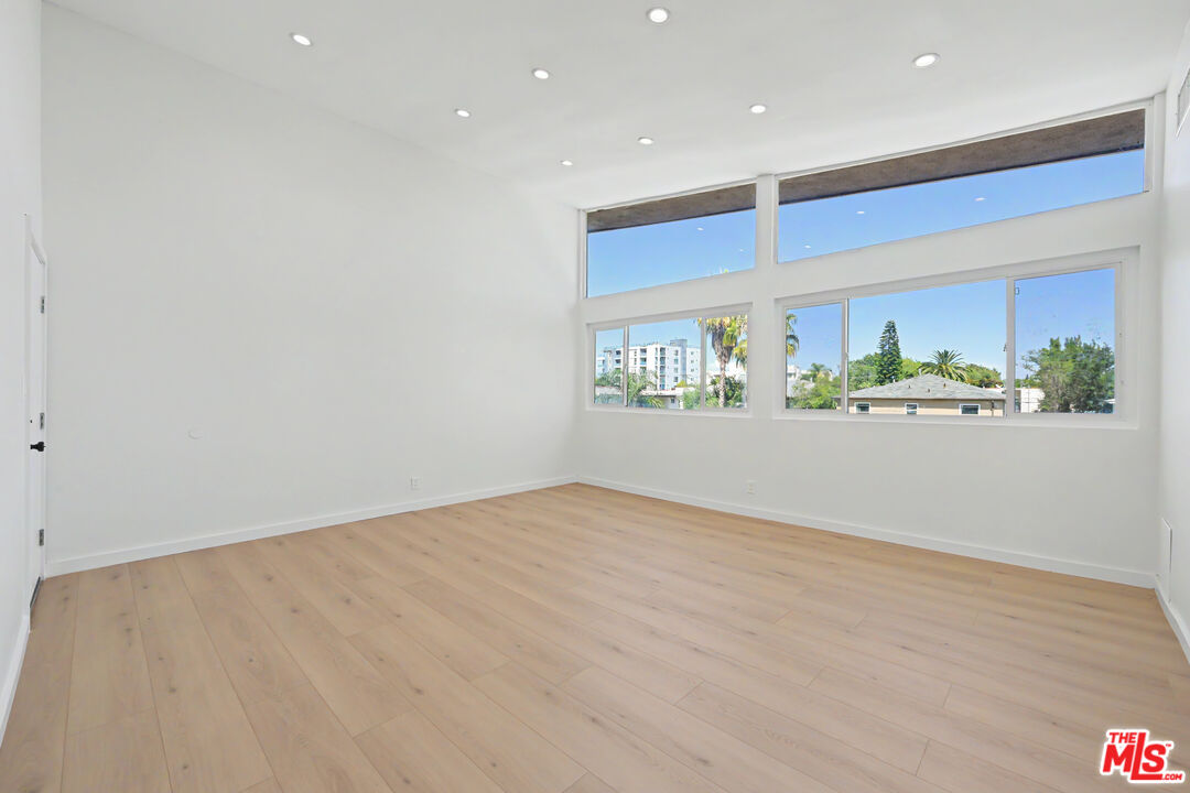 1445 S Sherbourne Dr Unit: 15