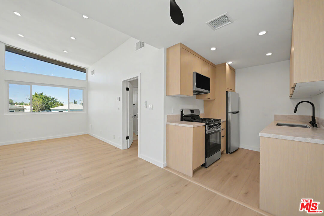 1445 S Sherbourne Dr Unit: 15