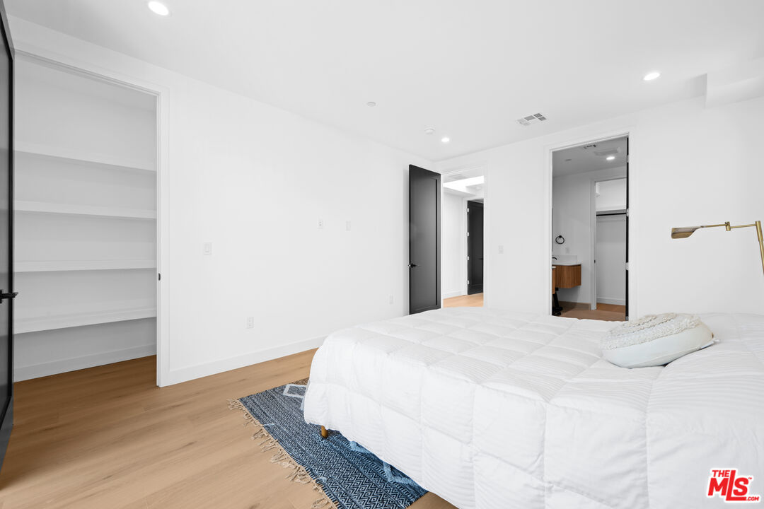 839 N Detroit St Unit: 837
