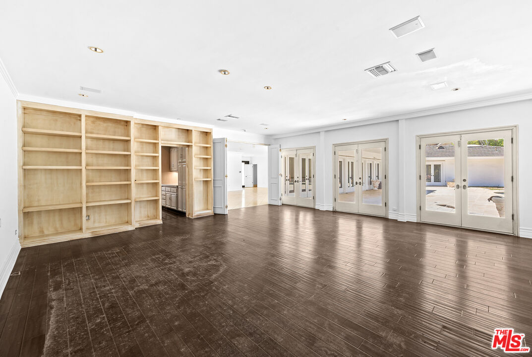 716 N Beverly Dr