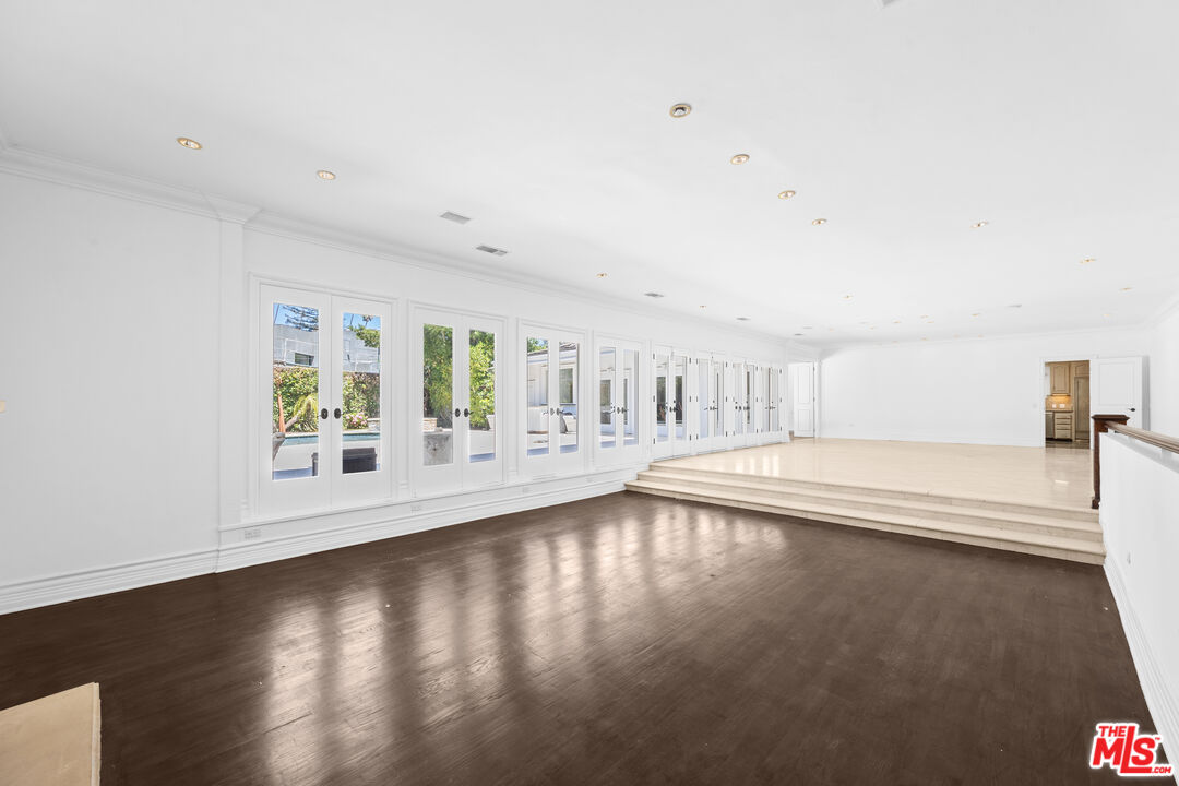 716 N Beverly Dr