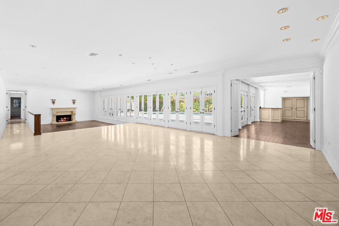 716 N Beverly Dr