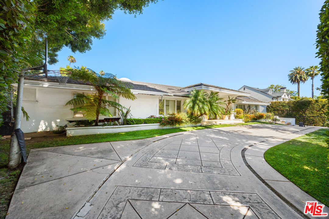 716 N Beverly Dr