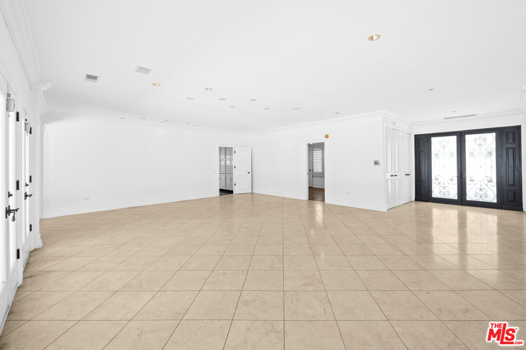 716 N Beverly Dr