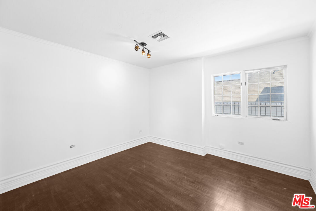 716 N Beverly Dr
