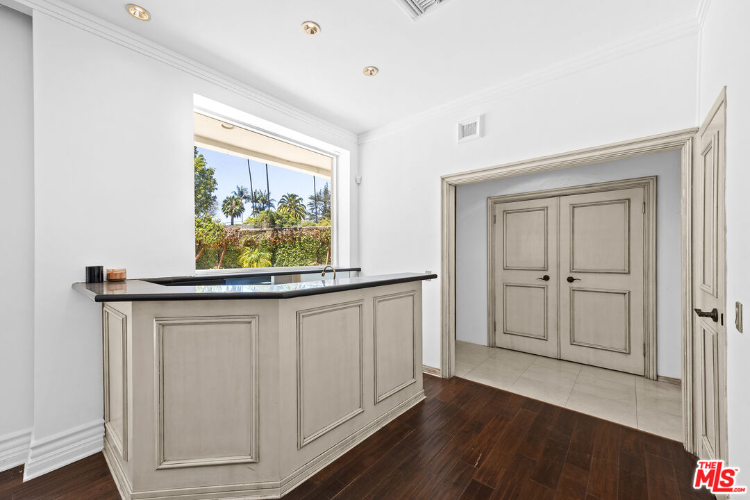 716 N Beverly Dr