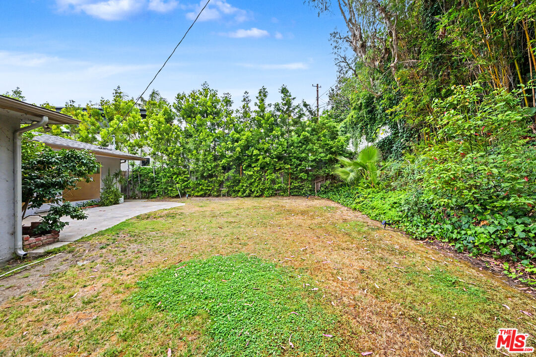 9512 Duxbury Ln