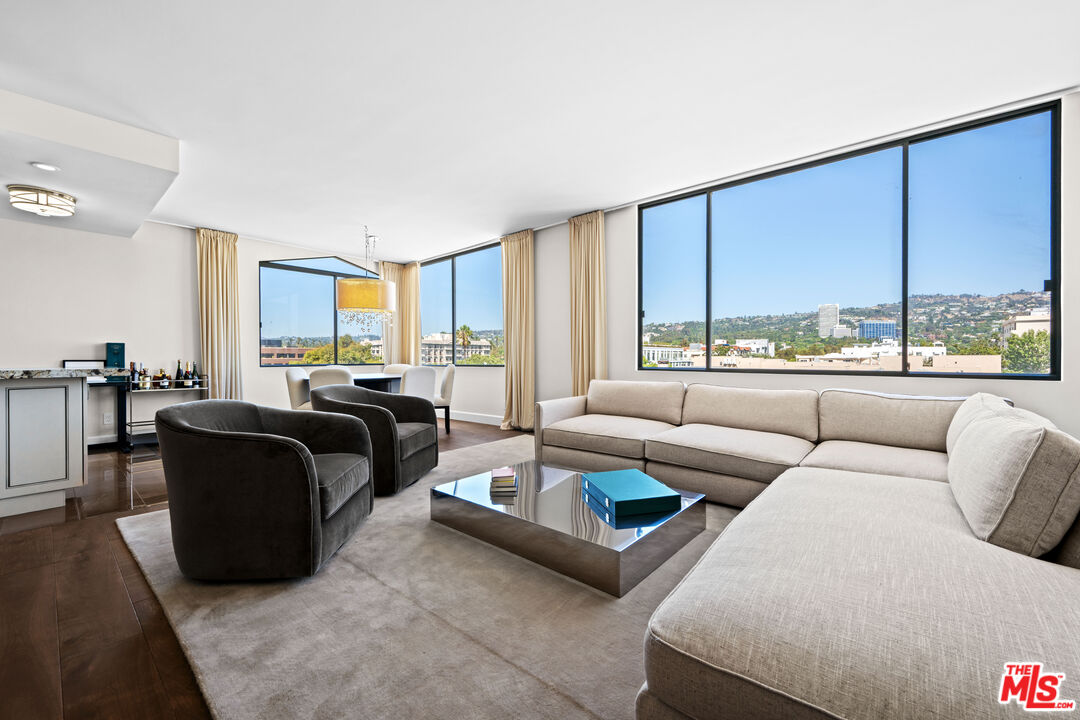 412 N Palm Dr Unit: 604