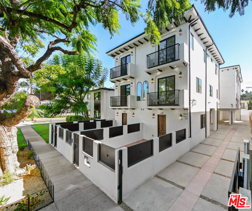906 S Shenandoah