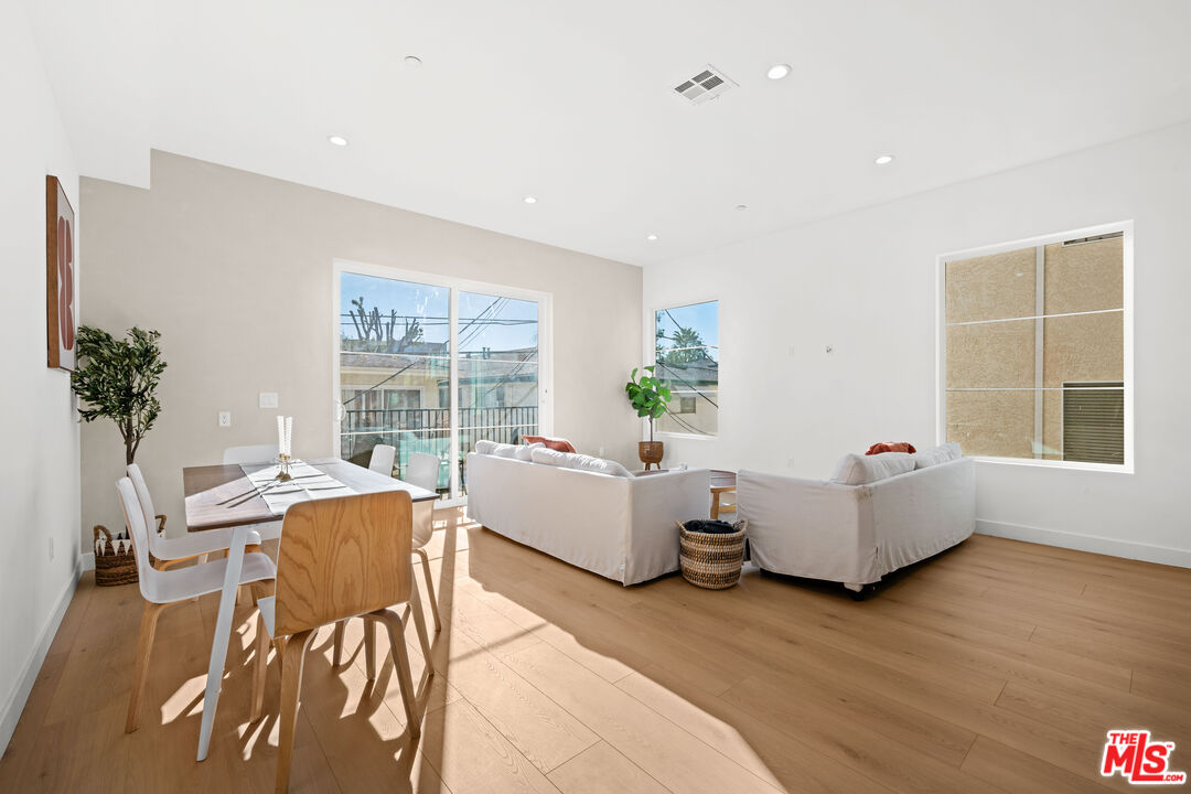 906 S Shenandoah