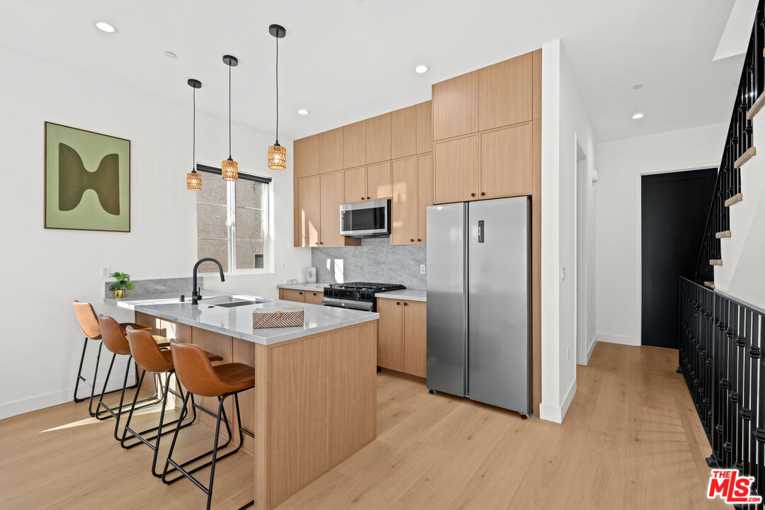 906 S Shenandoah