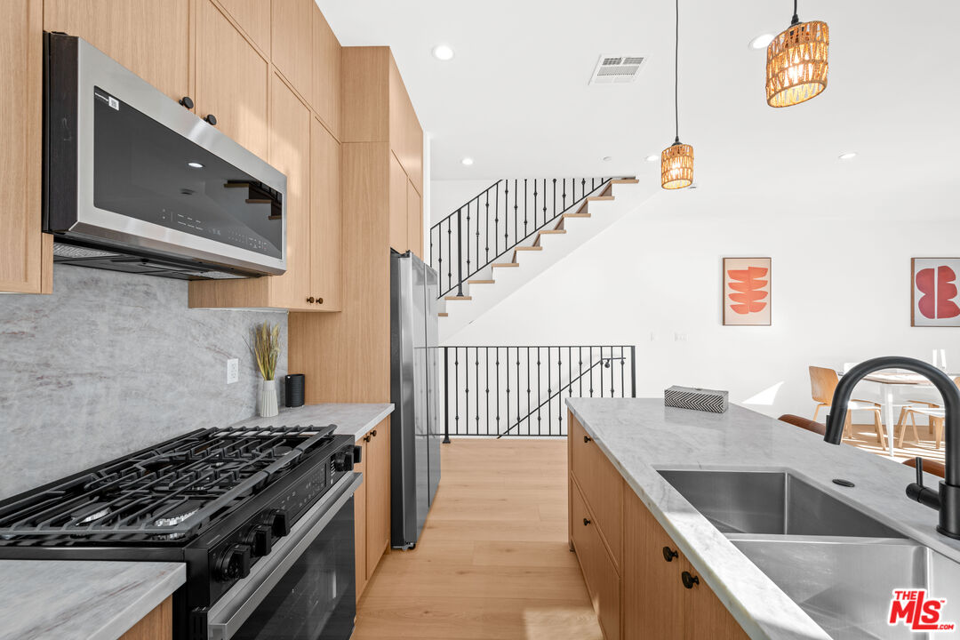 906 S Shenandoah