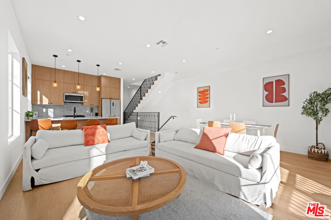 906 S Shenandoah