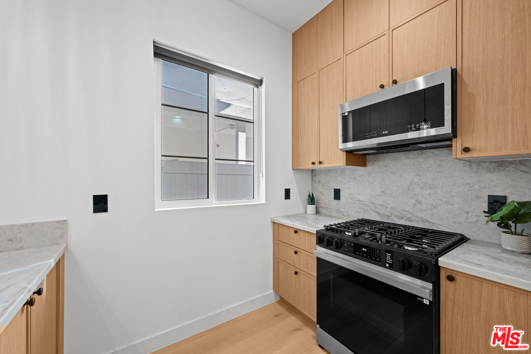 906 S Shenandoah Unit: 3/4