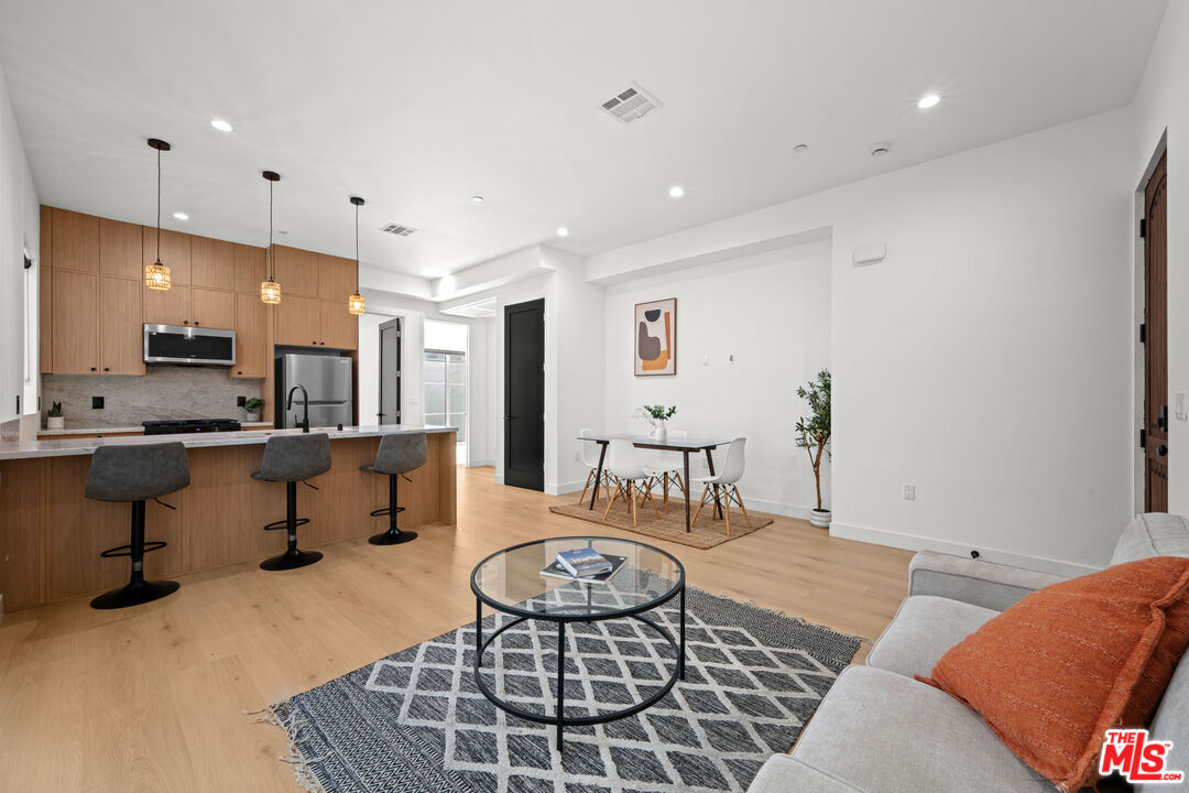 906 S Shenandoah Unit: 3/4