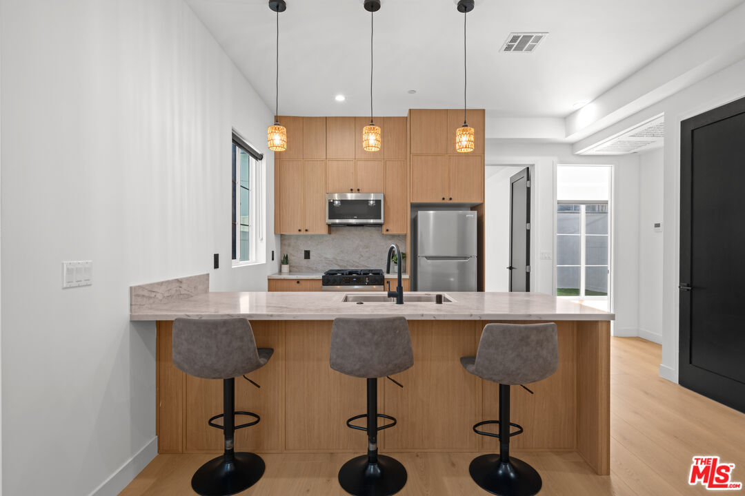 906 S Shenandoah Unit: 3/4