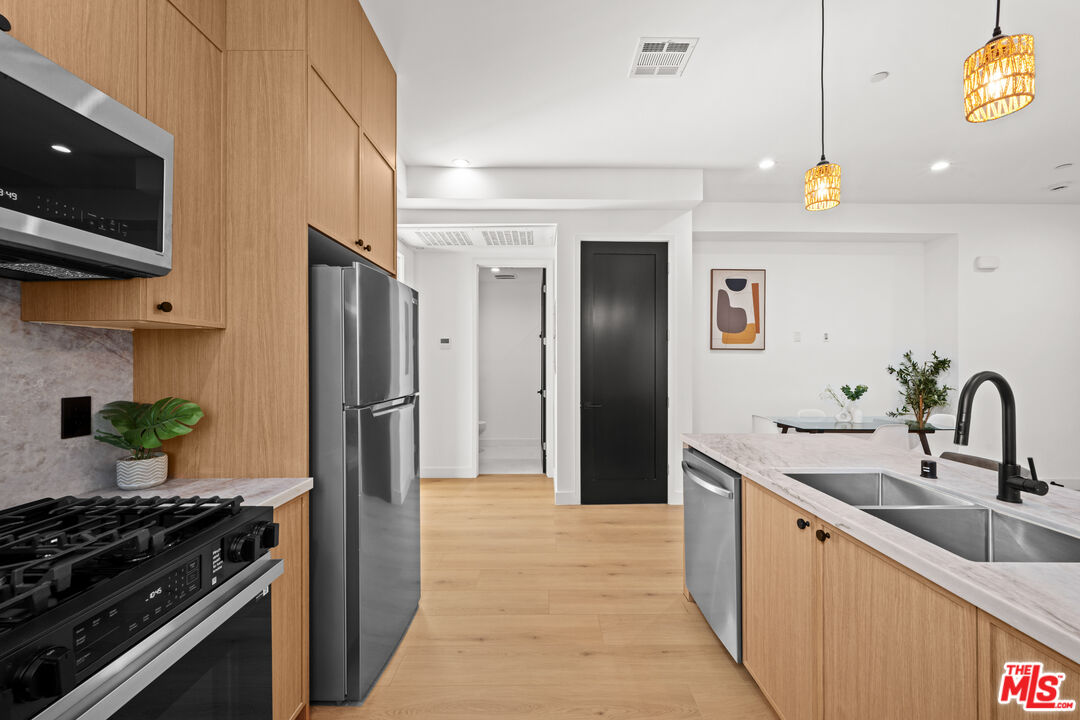 906 S Shenandoah Unit: 3/4