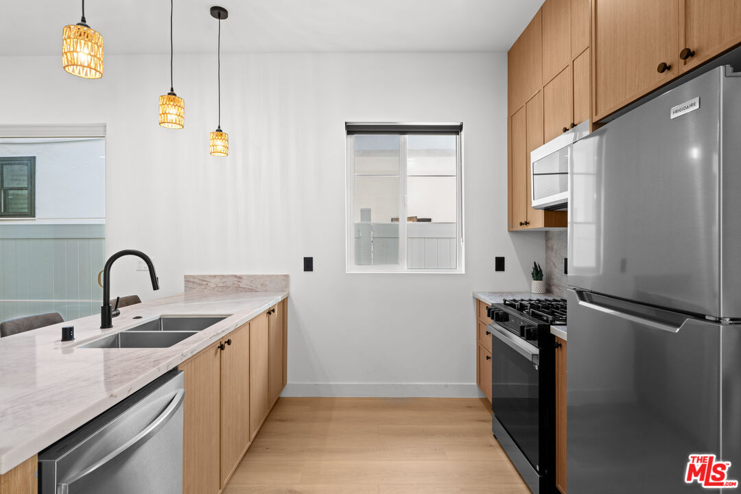 906 S Shenandoah Unit: 3/4