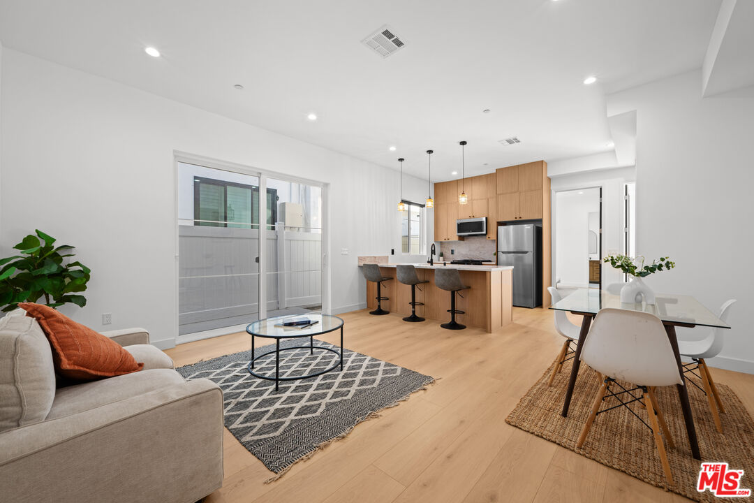906 S Shenandoah Unit: 3/4