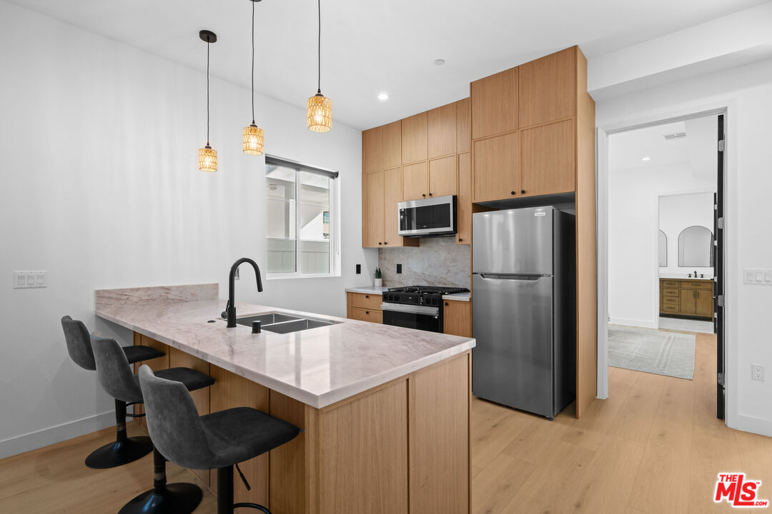 906 S Shenandoah Unit: 3/4