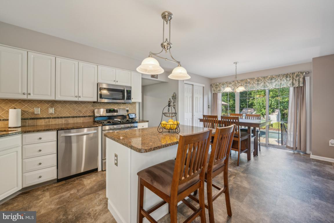 6 Black Pine Ln