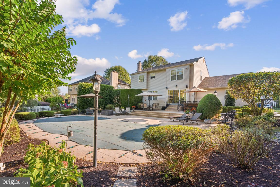 6 Black Pine Ln