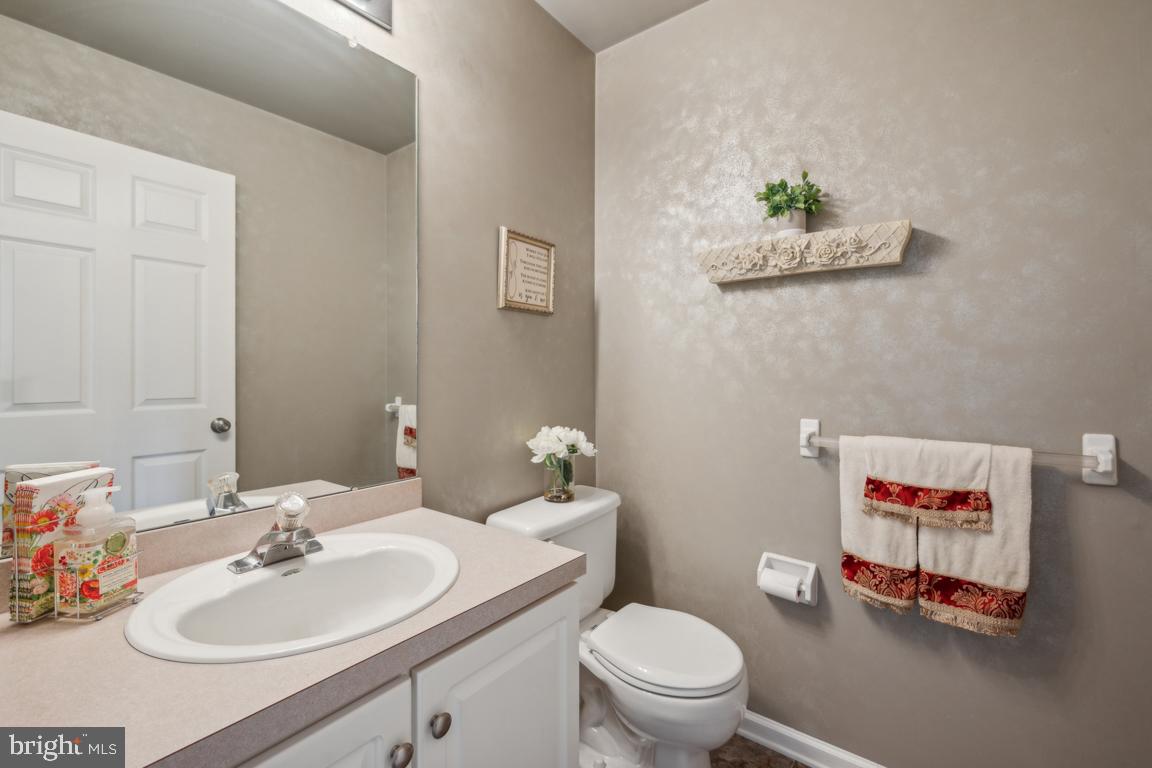 6 Black Pine Ln