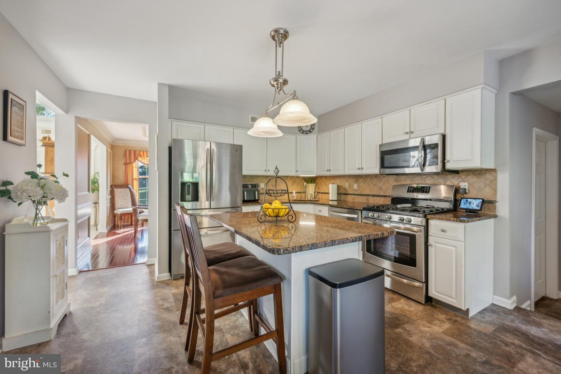 6 Black Pine Ln