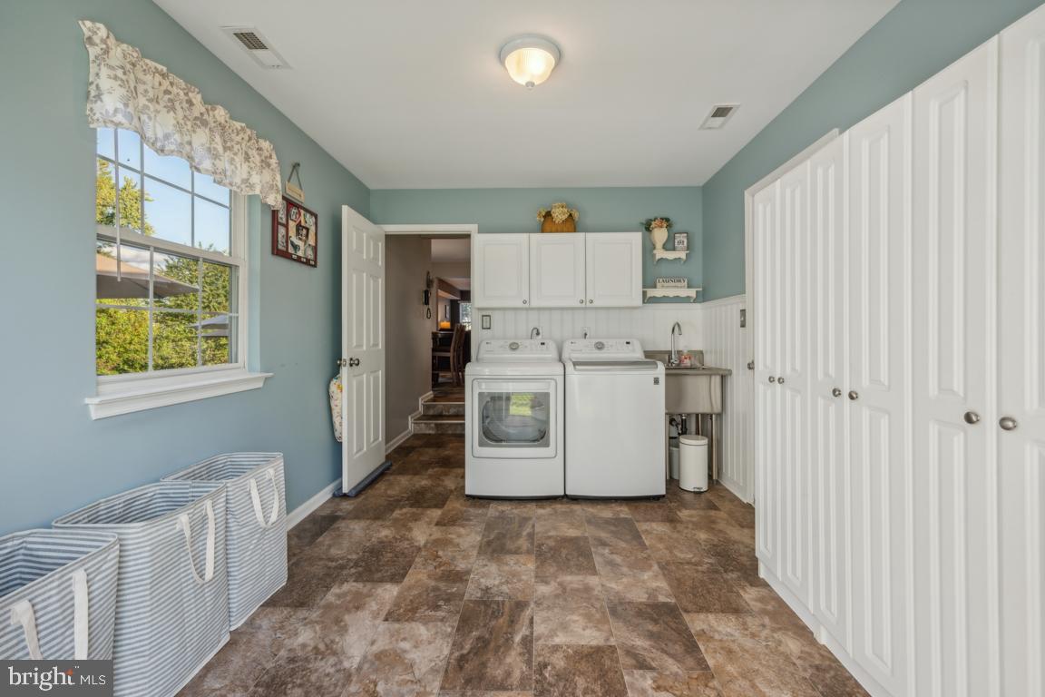 6 Black Pine Ln
