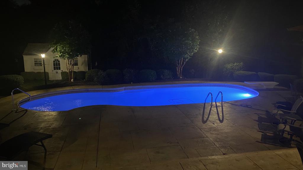 6 Black Pine Ln