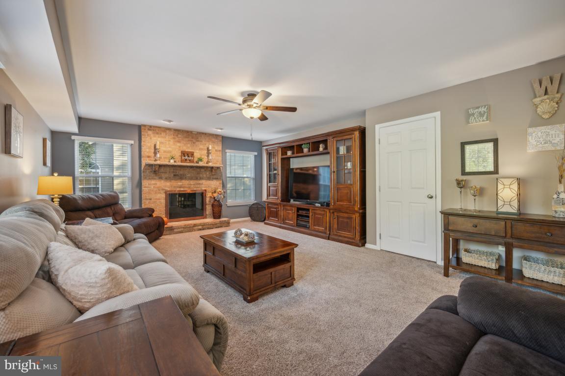 6 Black Pine Ln