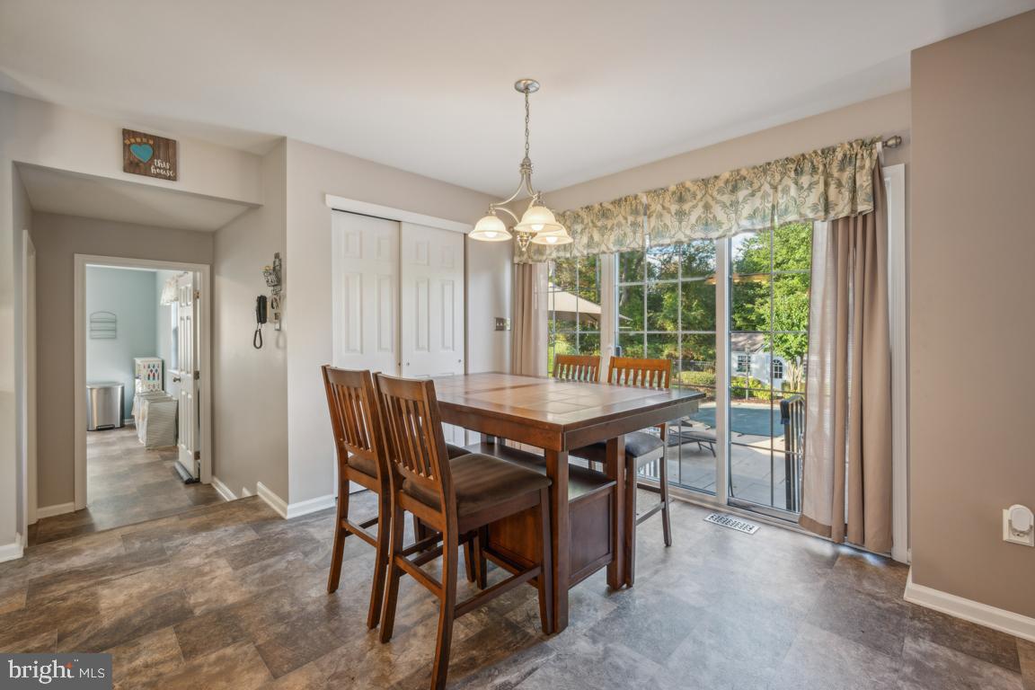 6 Black Pine Ln