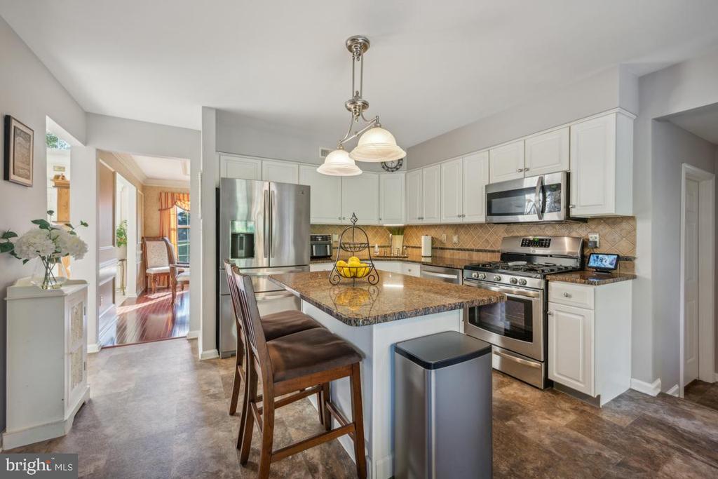 6 Black Pine Ln
