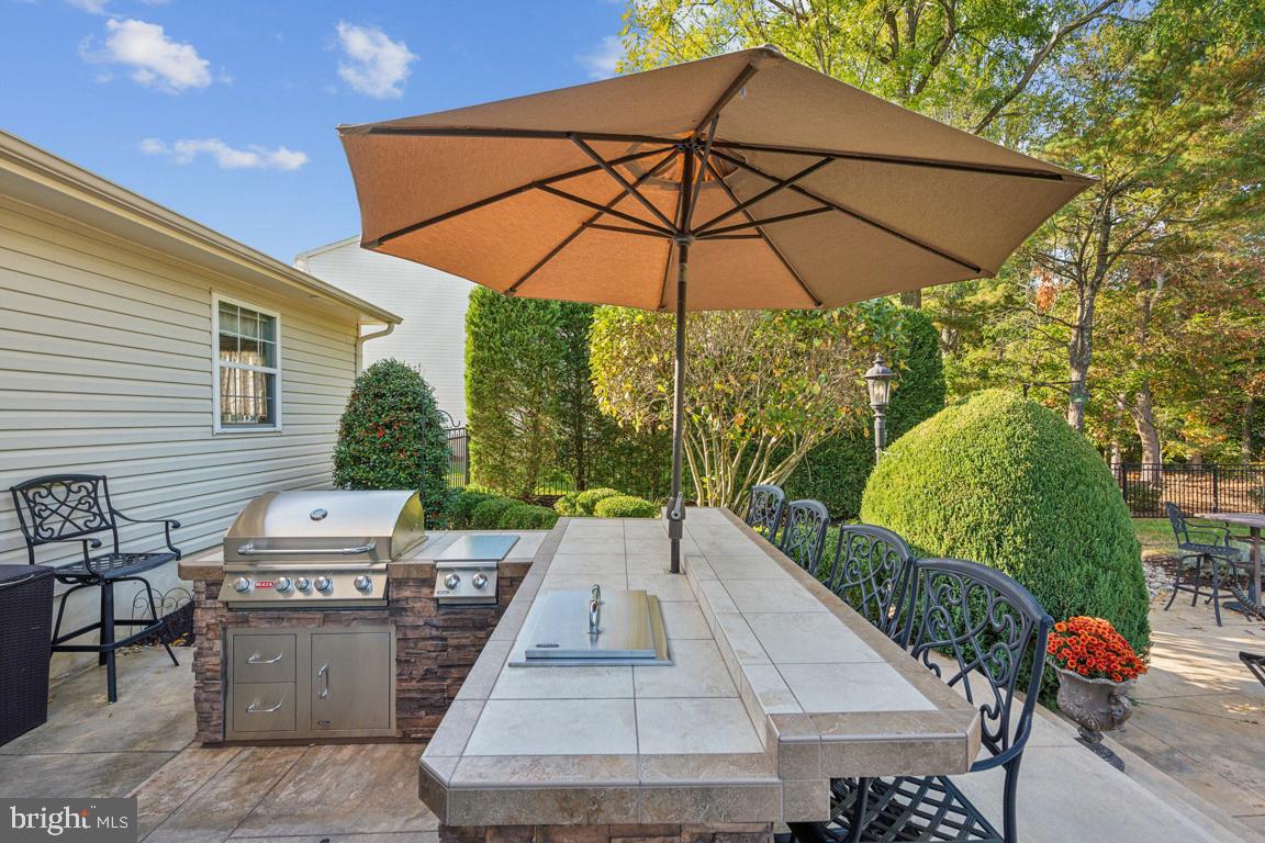 6 Black Pine Ln