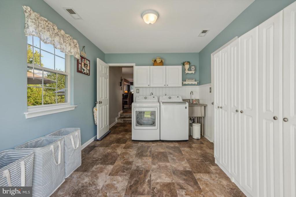 6 Black Pine Ln
