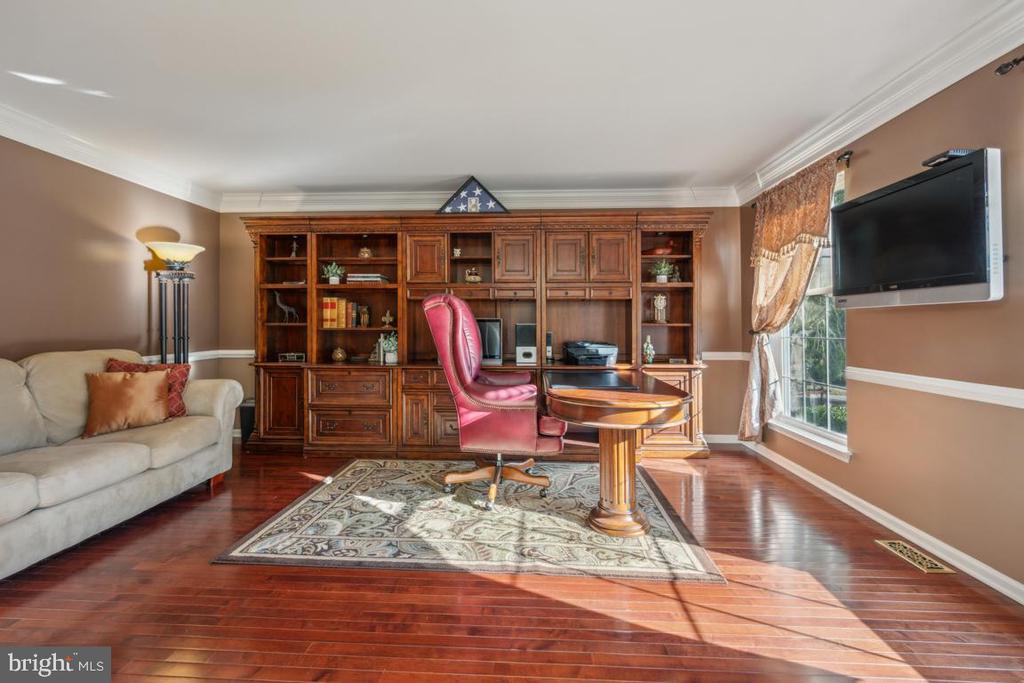 6 Black Pine Ln