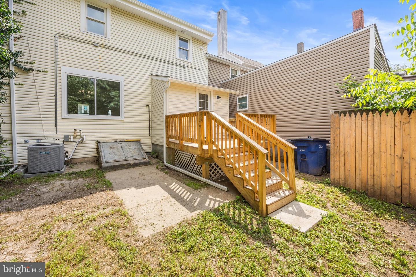 26 Pine St