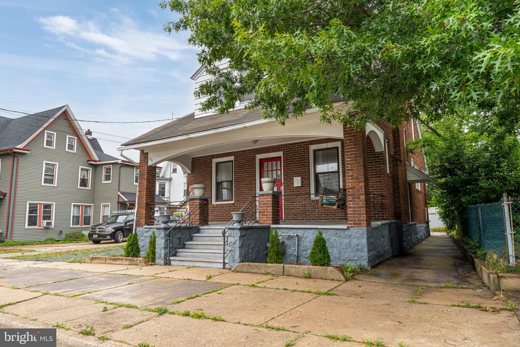 210 E MULBERRY STREET
