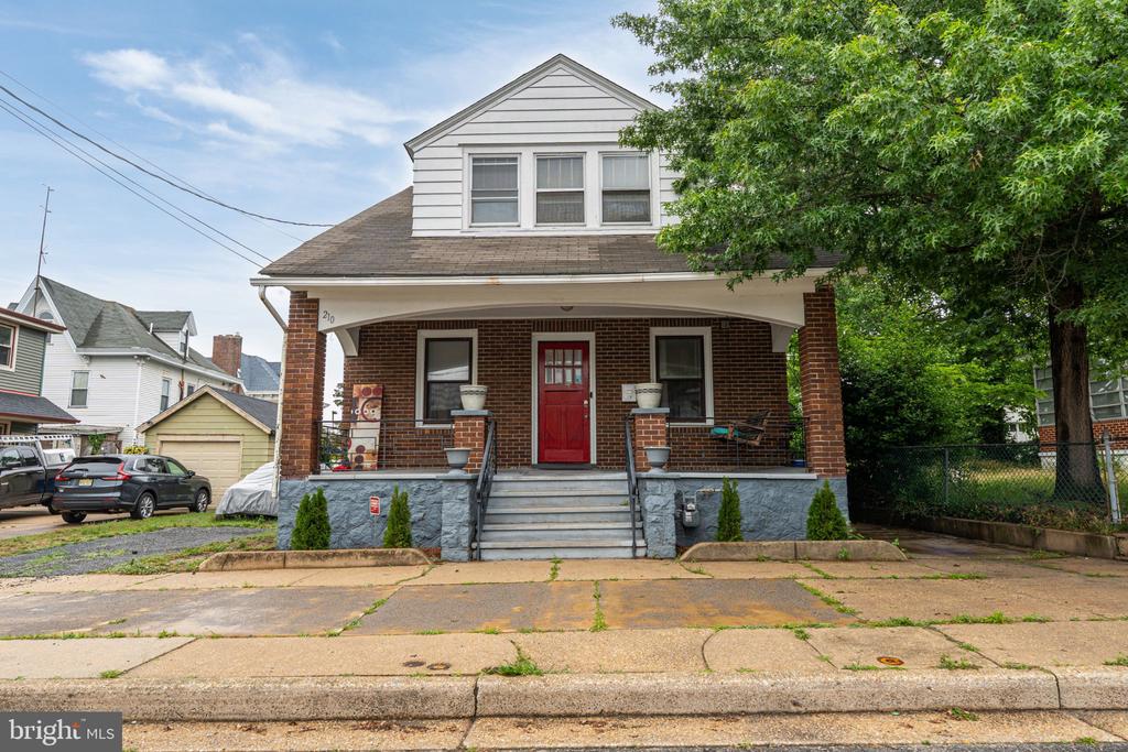 210 E MULBERRY STREET