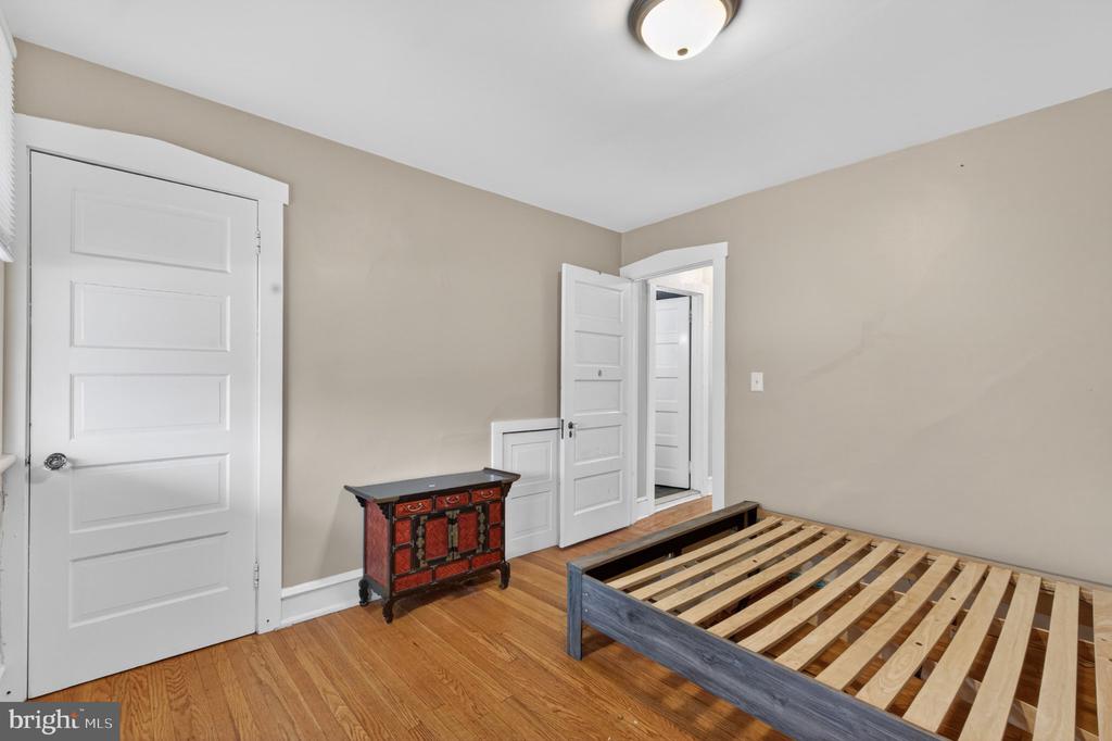 210 E MULBERRY STREET