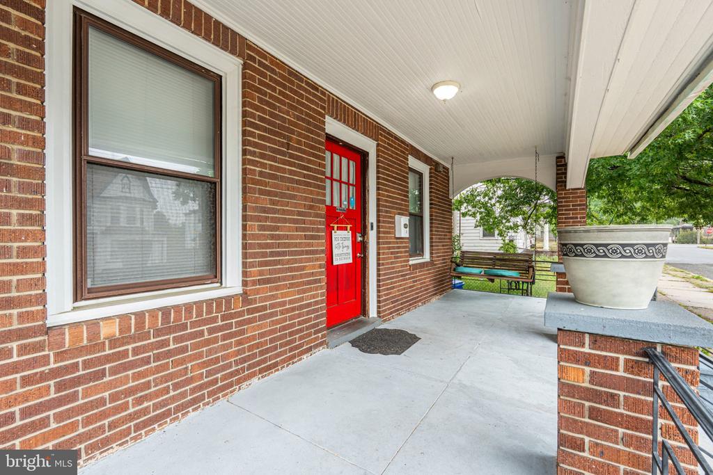 210 E MULBERRY STREET