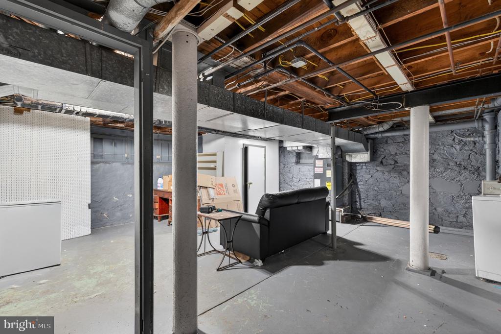 210 E MULBERRY STREET