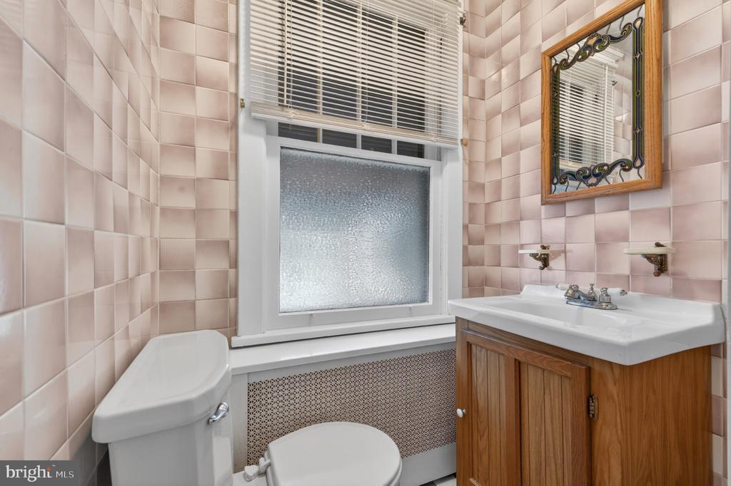 210 E MULBERRY STREET