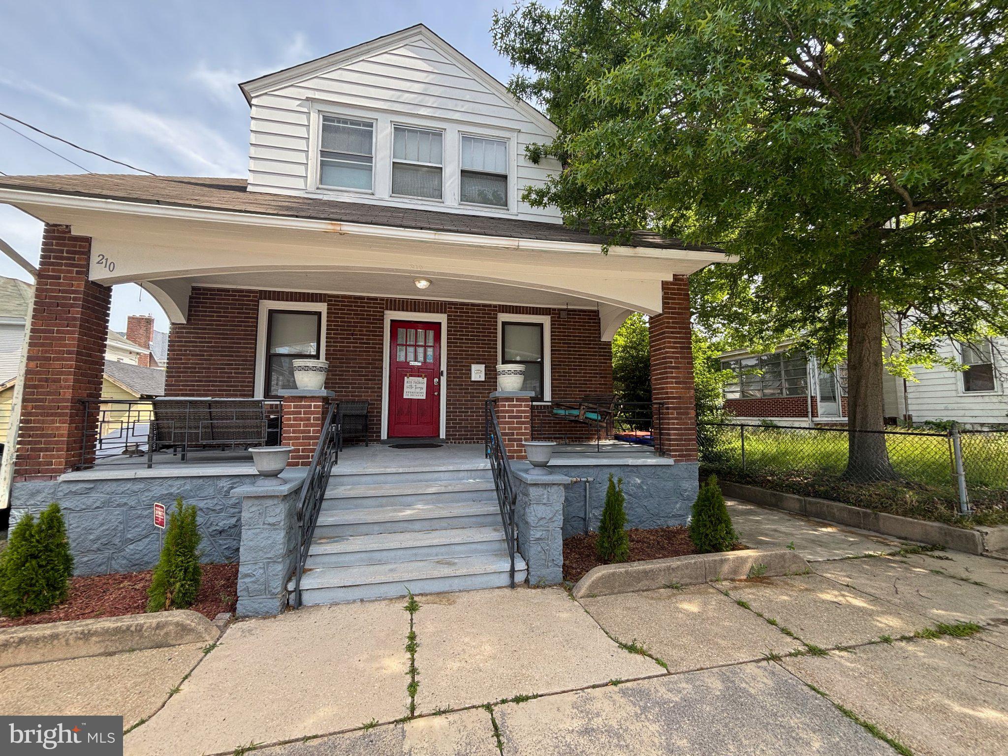 210 E MULBERRY STREET