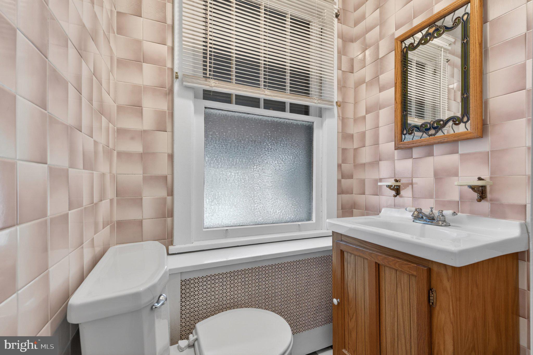 210 E MULBERRY STREET
